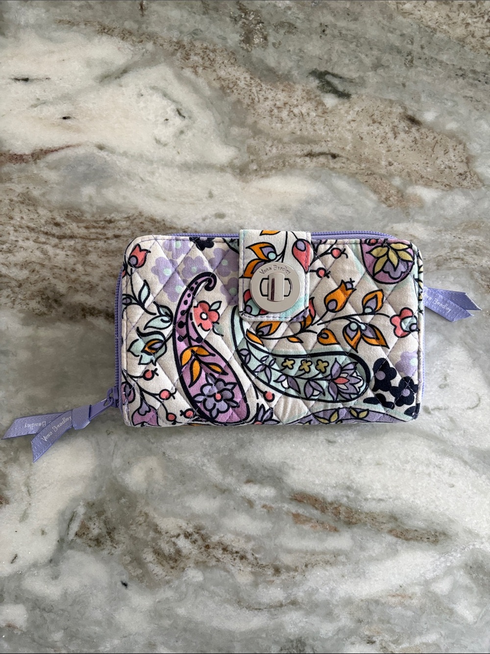 Vera Bradley quilted wallet — very good (used) condition as seen in the images.